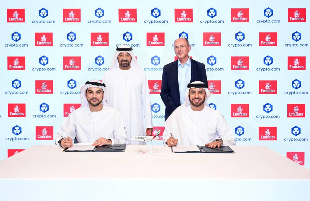 أحمد بن سعيد يشهد توقيع الاتفاقية بين طيران الإمارات وكريبتو دوت كوم