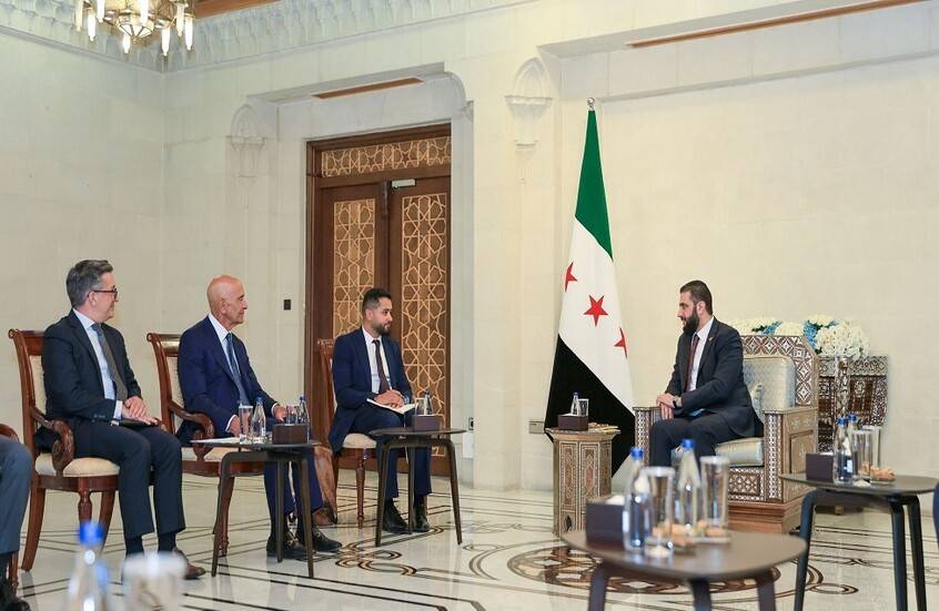 الشؤع خلال اجتماعه بالمبعوث الأمريكي الى سوريا