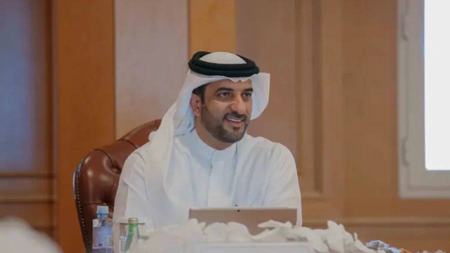 سلطان بن أحمد يوجه بتخصيص منح دراسية لأوائل الثانوية العامة في جامعة الشارقة سلطان بن أحمد يوجه بتخصيص منح دراسية لأوائل الثانوية العامة في جامعة الشارقة