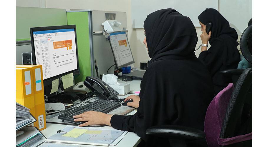 حديقة الحيوانات بالعين تطلق «8 ساعات من حياة موظف»