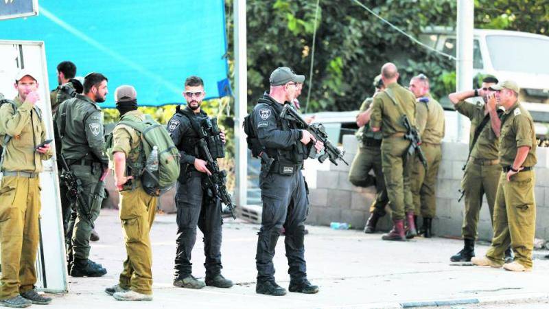 مستوطنون إسرائيليون يضربون فلسطينياً حتي الموت في الضفة مستوطنون إسرائيليون يضربون فلسطينياً حتي الموت في الضفة