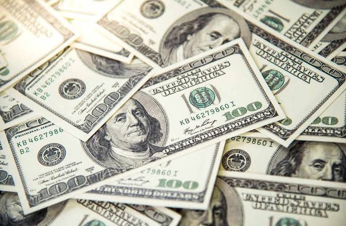 كيف استجاب سعر الدولار لقرار تثبيت الفائدة في مصر؟