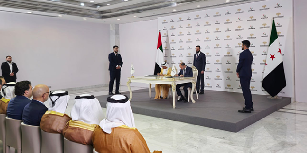 أحمد الشرع خلال حضوره اتفاقية بـ800 مليون دولارمع موانئ دبي أحمد الشرع خلال حضوره اتفاقية بـ800 مليون دولارمع موانئ دبي