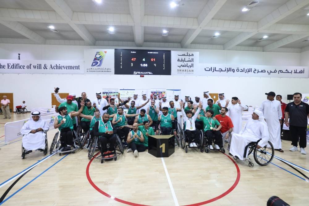 لاعبو نادي خورفكان للمعاقين يحتفلون بتتويجهم