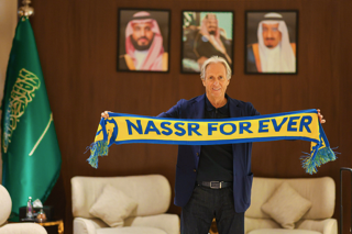 جيزوس يحمل شال النصر جيزوس يحمل شال النصر