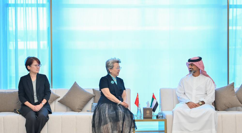 عمار بن حميد خلال استقباله القنصل الصيني