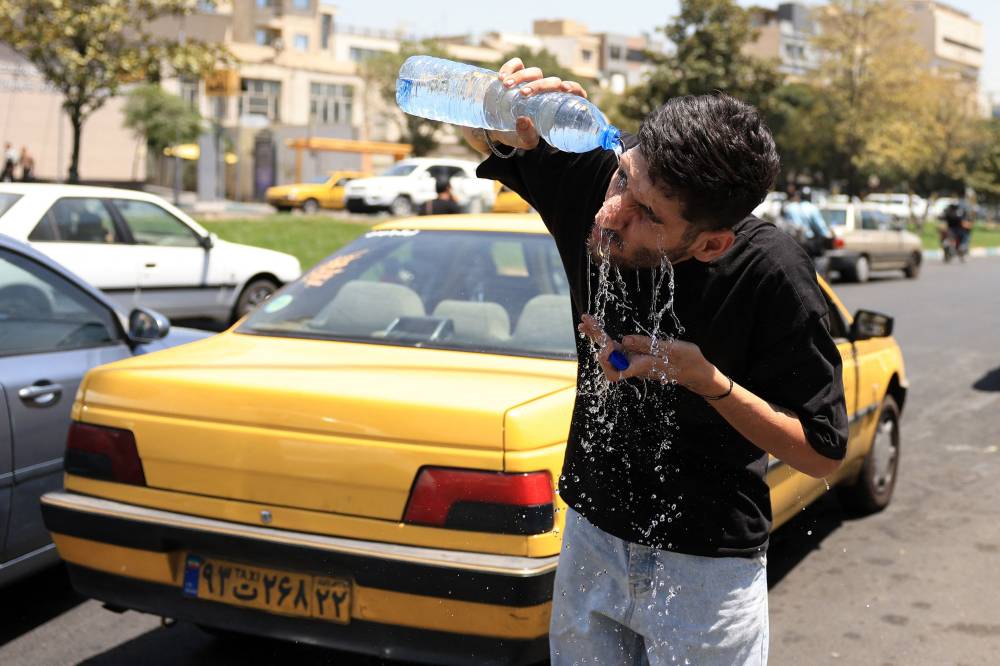 صحيفة الخليج الإماراتية | موجة حر في إيران في دايتونا المياه والكهرباء
