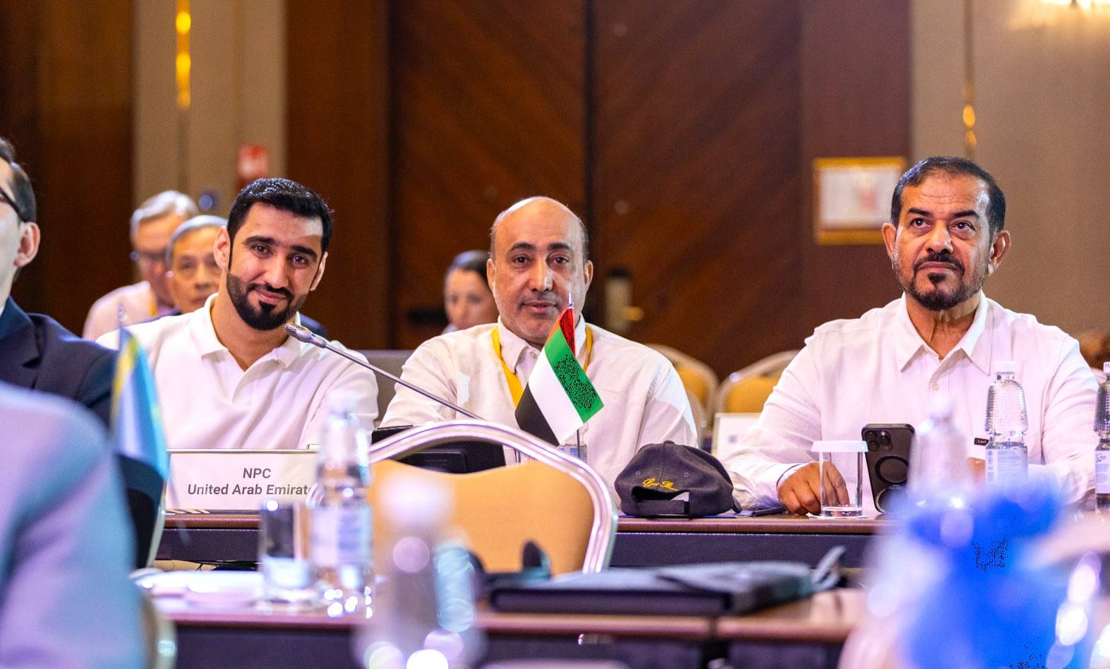 محمد الحمادي خلال مشاركته مع ممثلي أندية الإمارات في المؤتمر