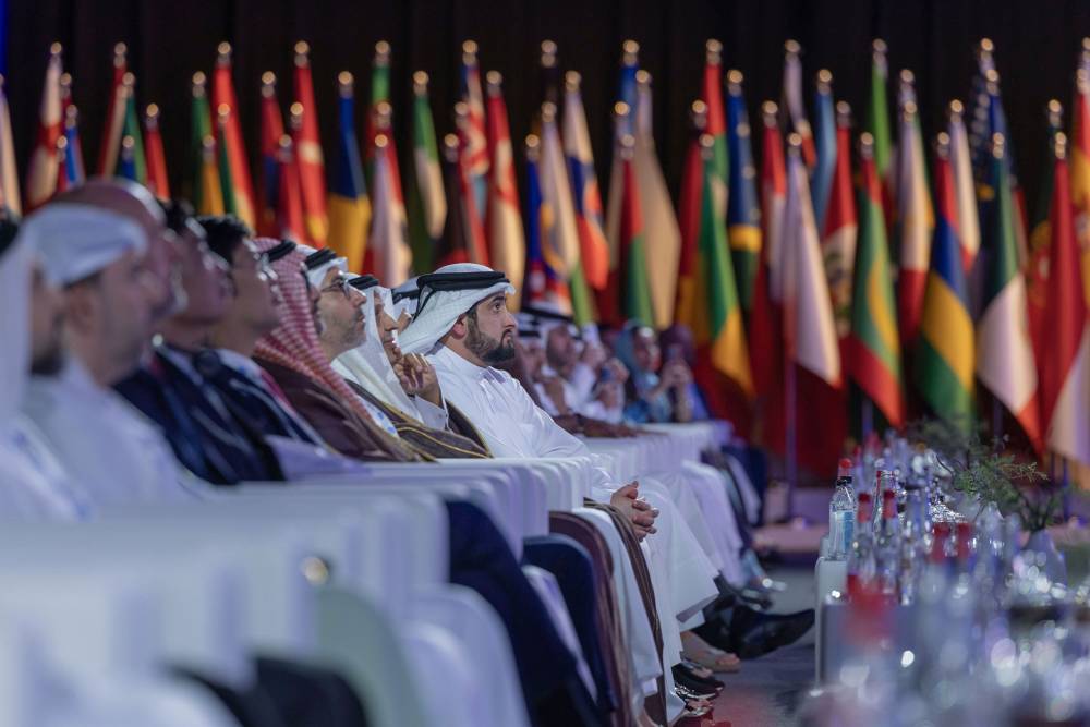 أحمد بن محمد يشهد انطلاق مؤتمر الاتحاد البريدي العالمي في دبي