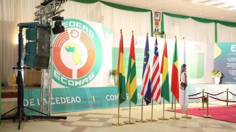 «إيكواس» تأمر بنشر قوة احتياطية في بنين 