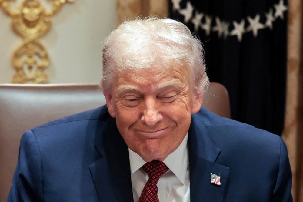 ترامب يسترضي ناخبيه المزارعين المتضررين من الرسوم الجمركية 