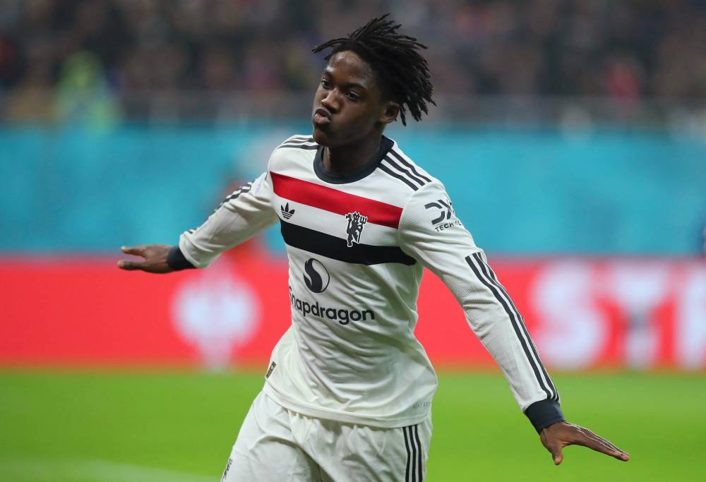 مدرب اليونايتد يفتح الباب لإعارة ماينوو 