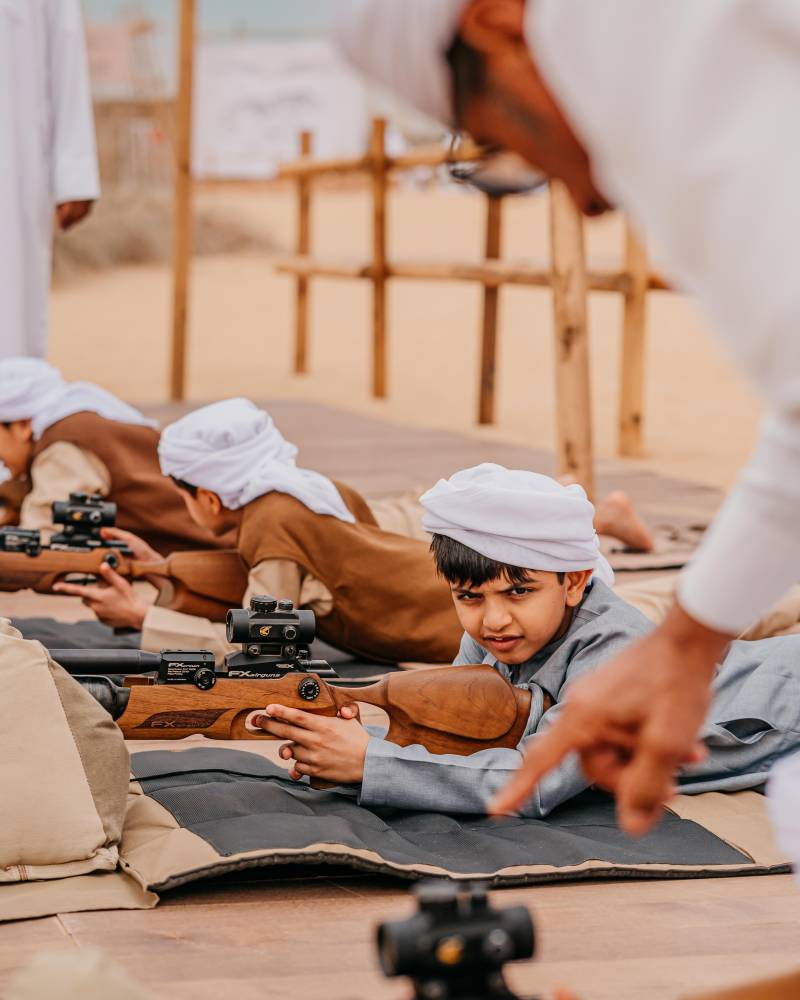 «مخيم غمران» يعيد عائلات دبي إلى تراث الأجداد 