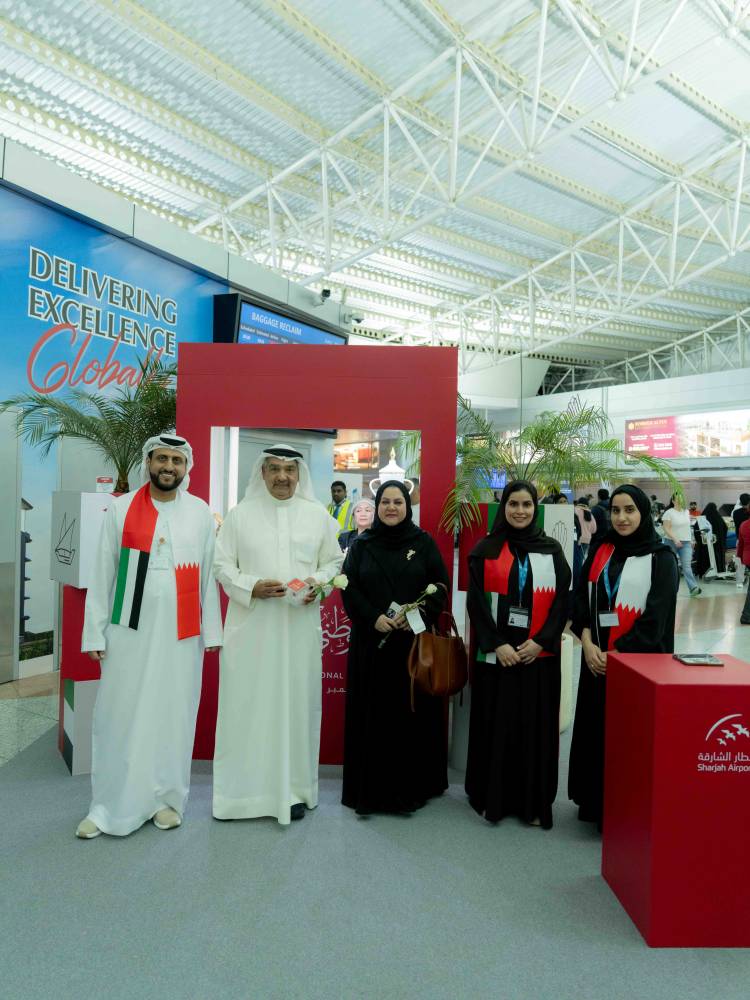 مطار الشارقة يشارك المسافرين البحرينيين في احتفالاتهم باليوم الوطني الـ54 