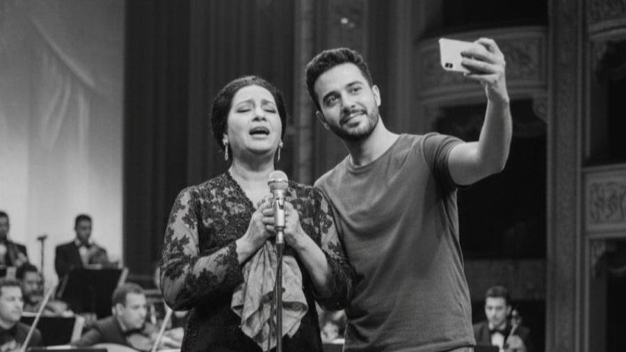 سيلفي أم كلثوم يجذب رواد منصات التواصل الاجتماعي.. كيف تحصل على صورتك؟