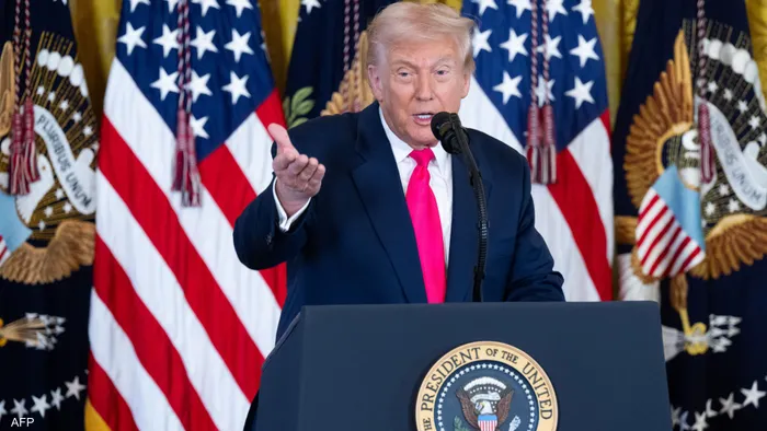 صدمة للملايين.. ترامب يوقف برنامج قرعة «جرين كارد» للمهاجرين 