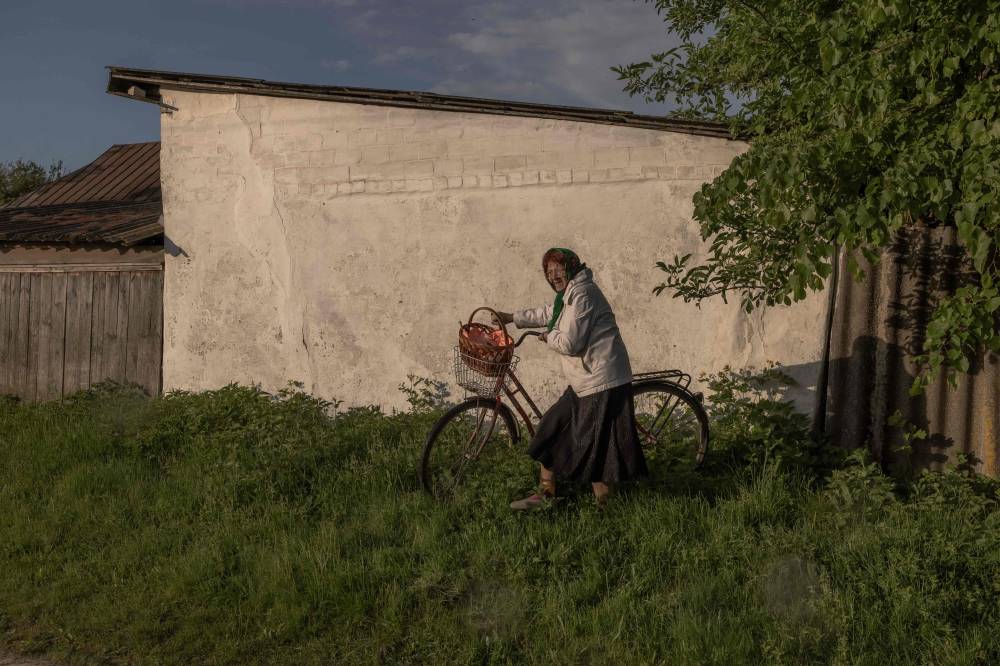 وسائل إعلام: القوات الروسية تقتاد قرويين أوكرانيين عبر الحدود 