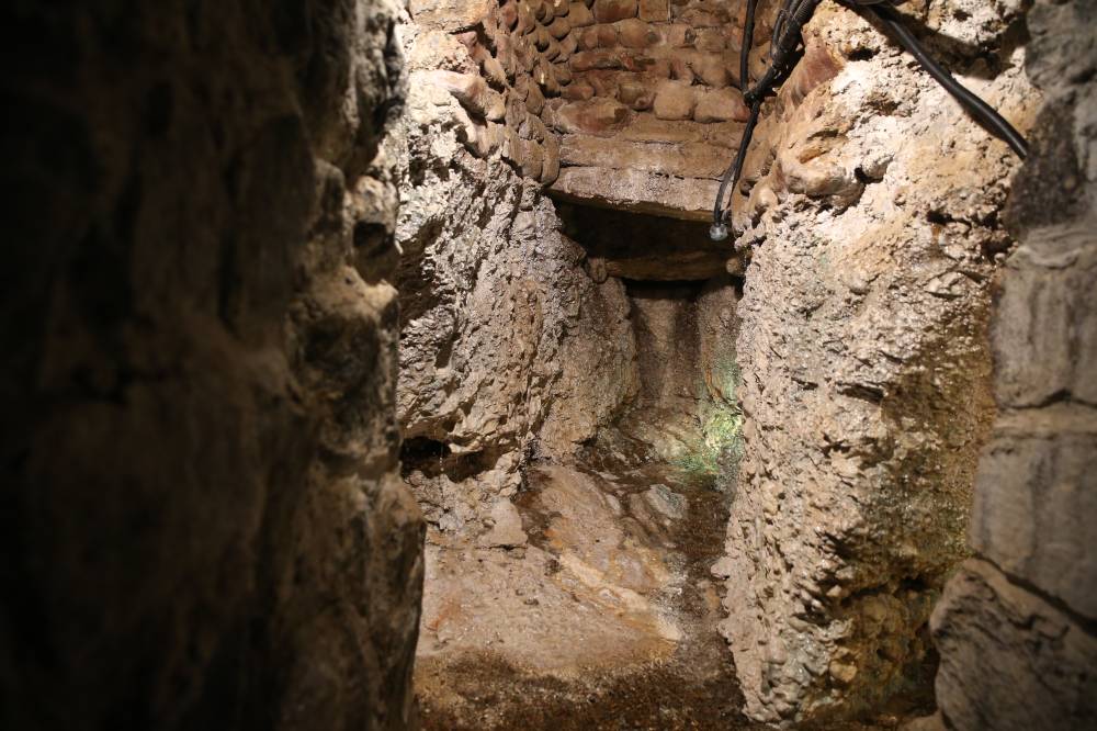 فلج حتّا.. لم يكن مجرد مجرى بل وعدٌ بالبقاء 