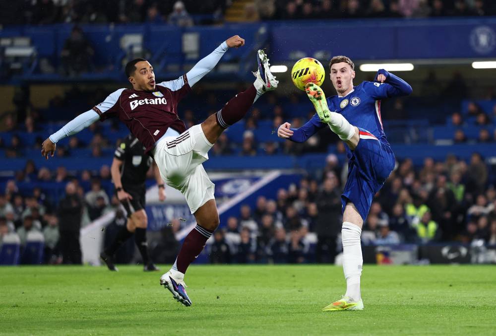 تشيلسي يخسر تحت أنظار صديقة بالمر.. وأستون فيلا يغازل الصدارة 