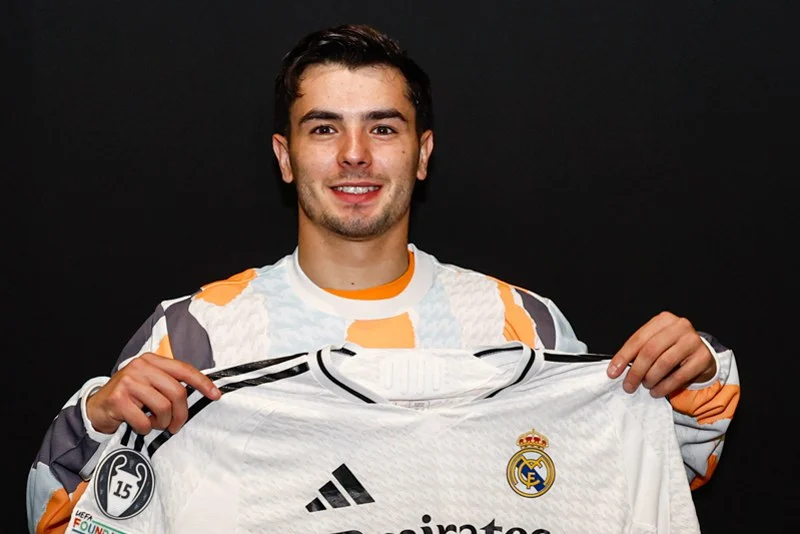 قصة نجاح استثنائية.. بائع سمك يرسم طريق إبراهيم دياز نحو المجد 