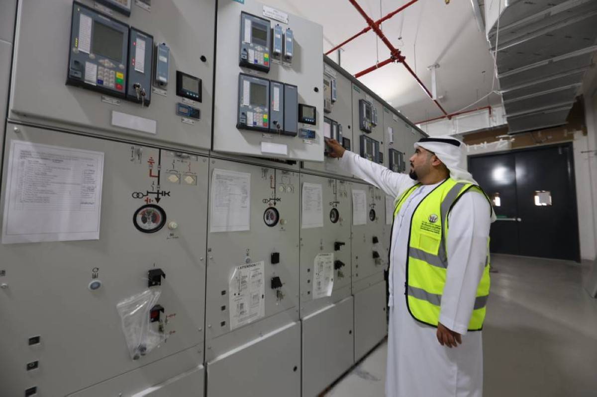 إنجاز 45% من خطة صيانة محطات نقل الكهرباء بالشارقة 