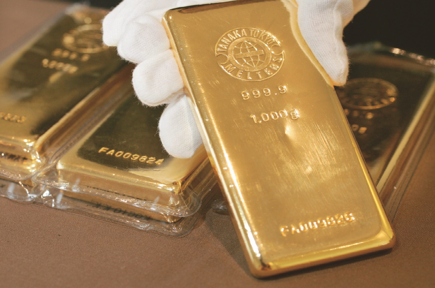 الذهب يتجاوز 4600 دولار للمرة الأولى.. والفضة تختبر 84 دولاراً 