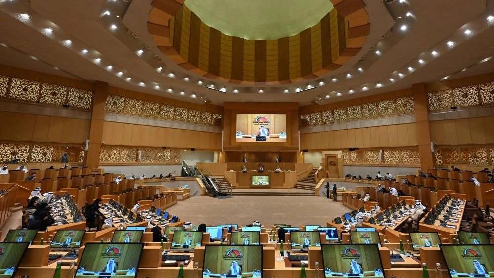 «الوطني» يناقش موضوع الصناعات الدوائية والمستلزمات الطبية 