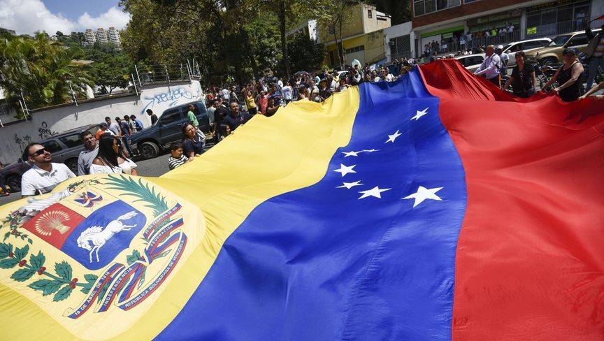 ديون فنزويلا المتعثرة.. مليارات من الدولارات العالقة 