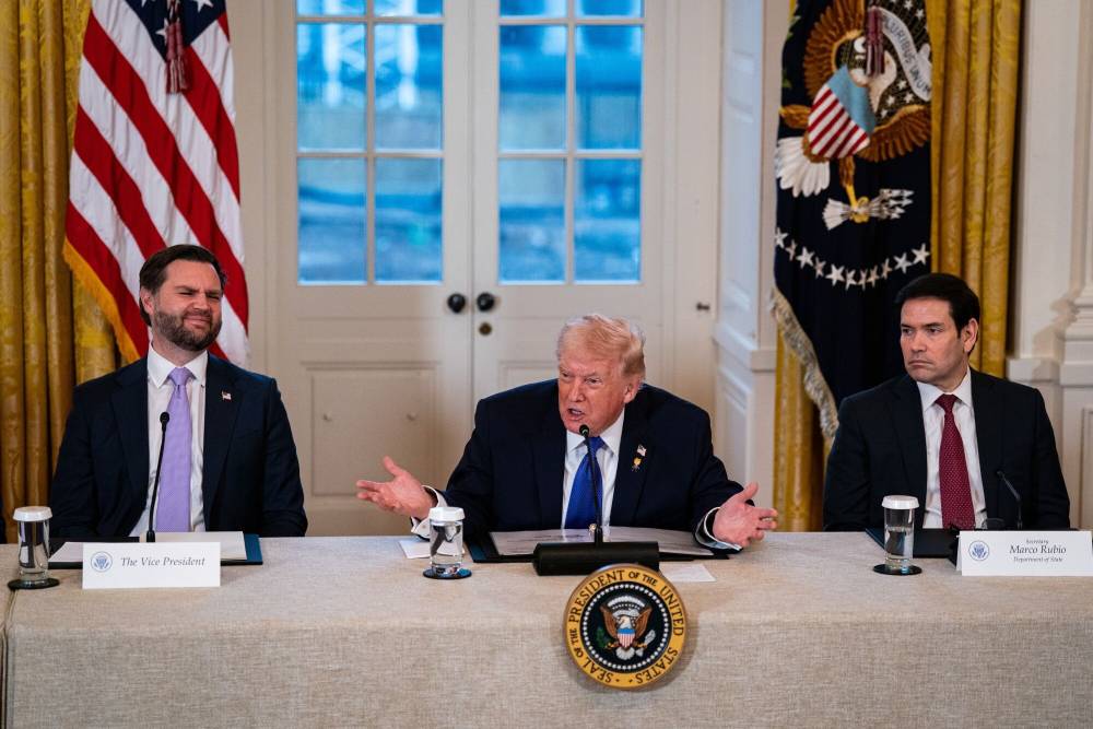 ترامب: سنتولى أمر غرينلاند سواء «باللين أو بالشدة» 