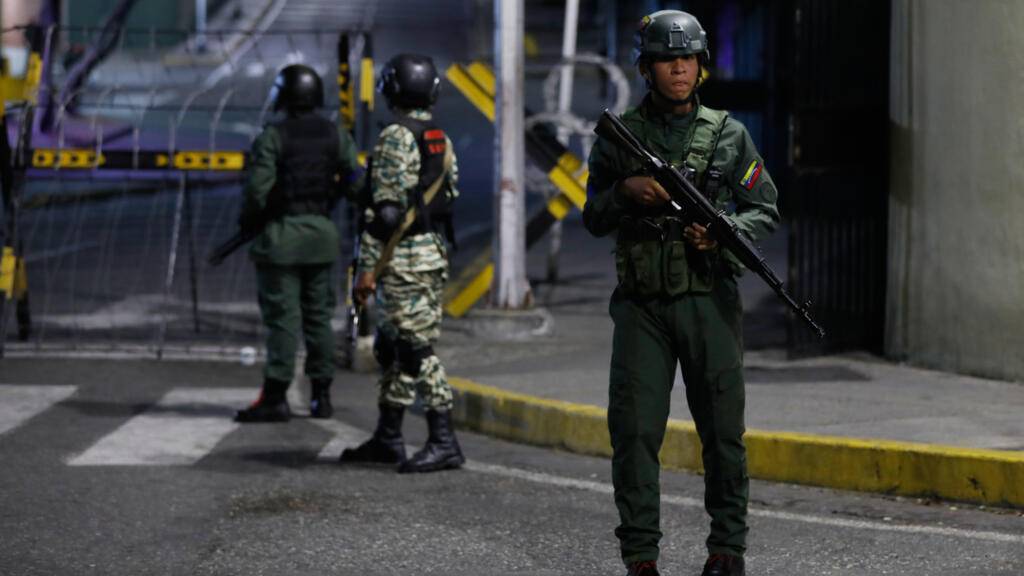 حواجز في فنزويلا بحثاً عن الأمريكيين.. وواشنطن تحذر رعاياها 