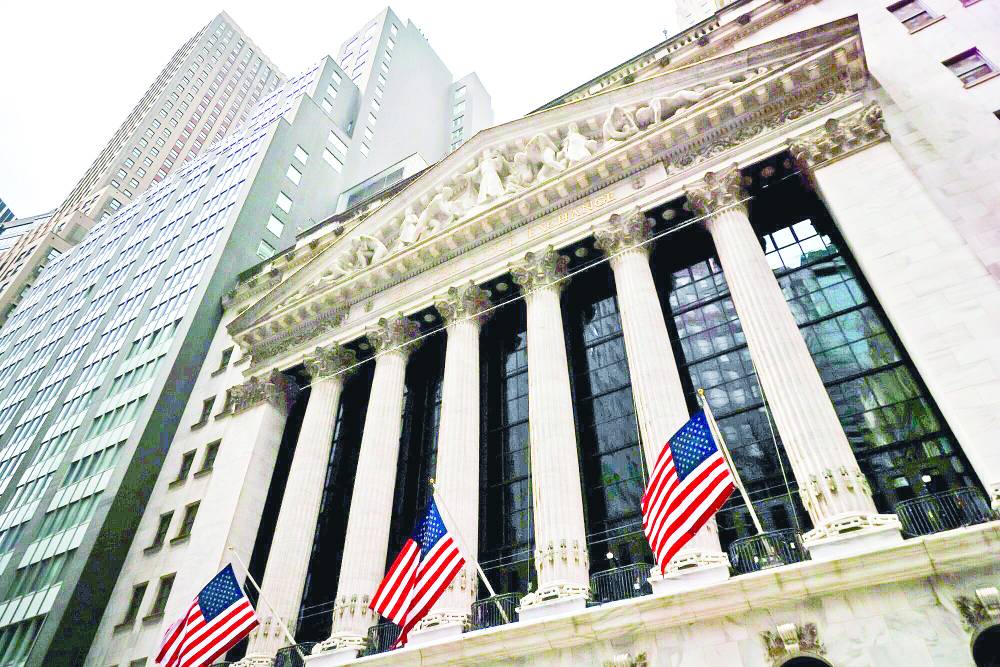 نتائج الشركات وبيانات التضخم تختبر مرونة الأسهم الأمريكية 