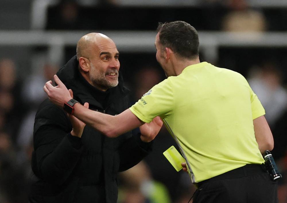 غوارديولا يريد بقاء سيلفا مئات السنين في سيتي.. «الساحر» شرقي يخطف الأنظار في كأس الرابطة 