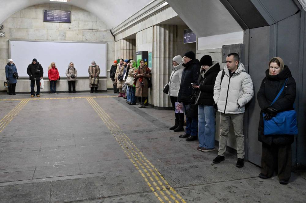 أوكرانيا تسعى إلى ضمانات أمريكية وسط ضربات روسية 