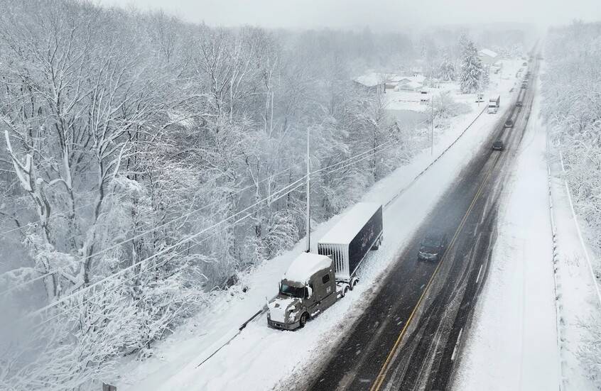 أمريكا تحت قبضة الجليد.. طوارئ بـ18 ولاية وتعطل مناحي الحياة إثر الثلوج 
