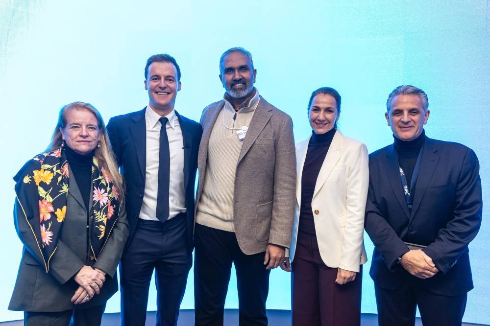 شراكة بين «جلوبال سيتيزن» و«العالمية القابضة» خلال دافوس 