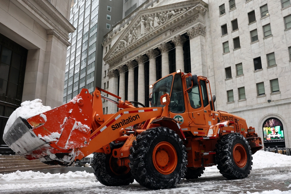 وول ستريت ترتفع وسط أجواء عاصفة.. والأسواق تترقب قرار الفائدة 