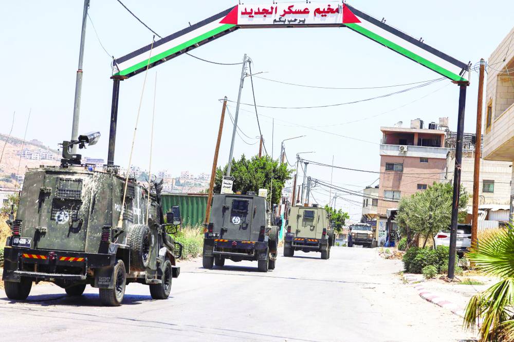 الاحتلال يواصل حصار حزما ويهدم منشآت تجارية وزراعية في الضفة 