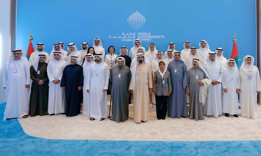 محمد بن راشد يلتقي عدداً من تجار الكويت المشاركين في المنتدى الاقتصادي الإماراتي الكويتي 