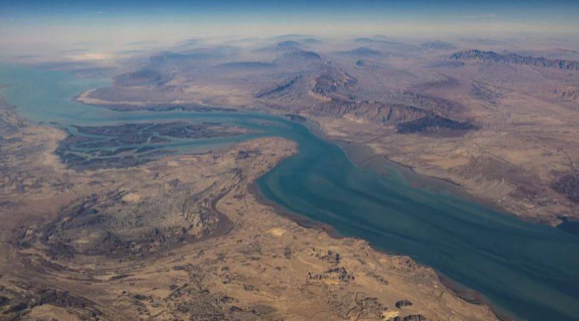 زوارق إيرانية حاولت اعتراض ناقلة نفط أمريكية في مضيق هرمز 