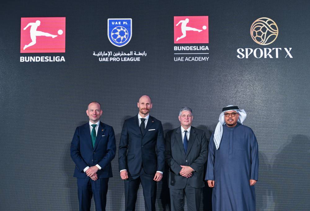 عبدالله الجنيبي وممثلو رابطة الدوري الألماني