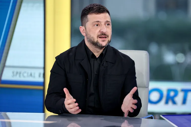 زيلينسكي: روسيا أطلقت 400 مسيرة و40 صاروخا على قطاع الطاقة 