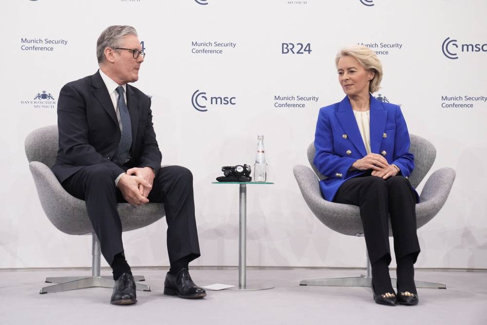 ستارمر: أوروبا عملاق نائم وعليها تحمل مسؤولية دفاعها 