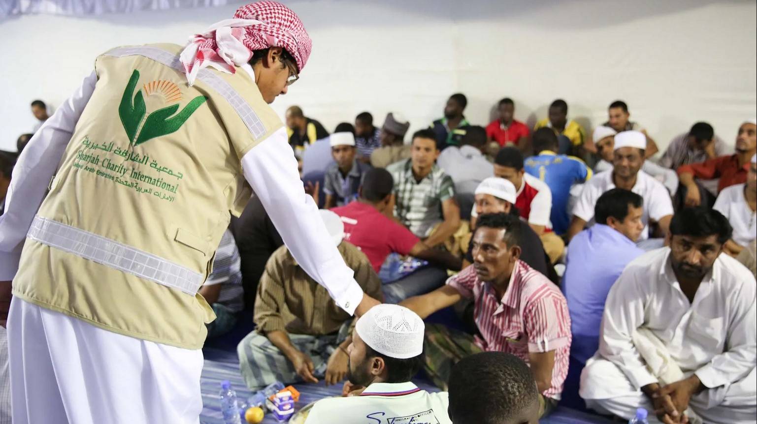 «خيرية الشارقة» توزع 900 ألف وجبة إفطار على الصائمين