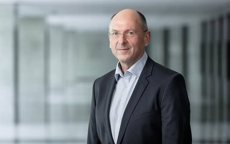 رئيس مالية طيران الإمارات يغادر بنهاية يونيو 