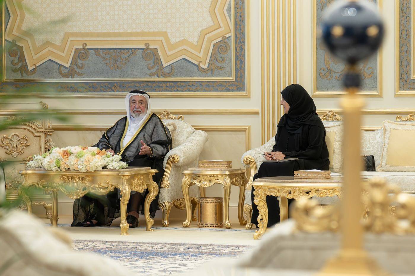 حاكم الشارقة يطلع على خطط وبرامج وزارة التربية والتعليم