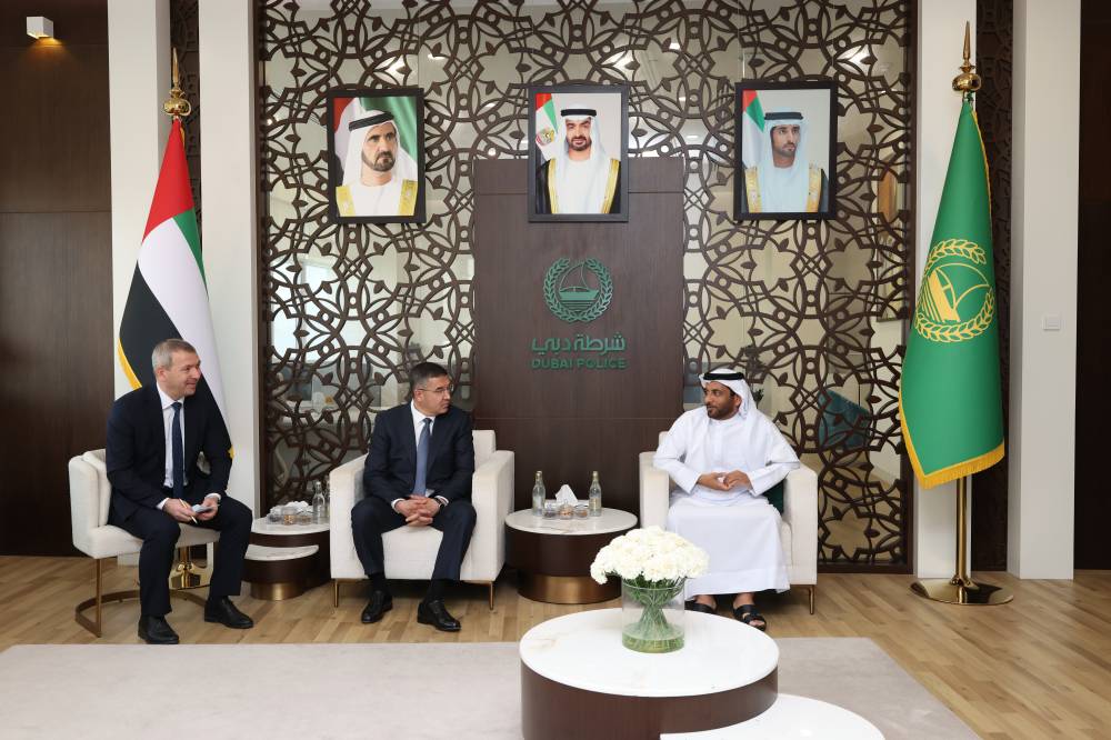 وزير داخلية أوزباكستان يزور شرطة دبي لبحث تعزيز التعاون 