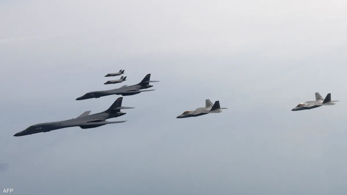 مواجهة جوية قصيرة.. مقاتلات أمريكية وصينية تتصارعان فوق البحر الأصفر 