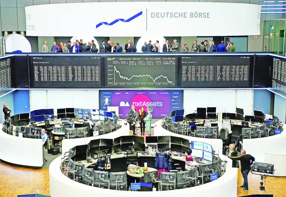 أسهم أوروبا تتجه لتحقيق مكاسب أسبوعية بتحسن توقعات أرباح شركات 