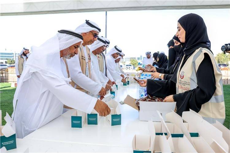 بلدية العين تنظم مبادرة كسر الصيام 