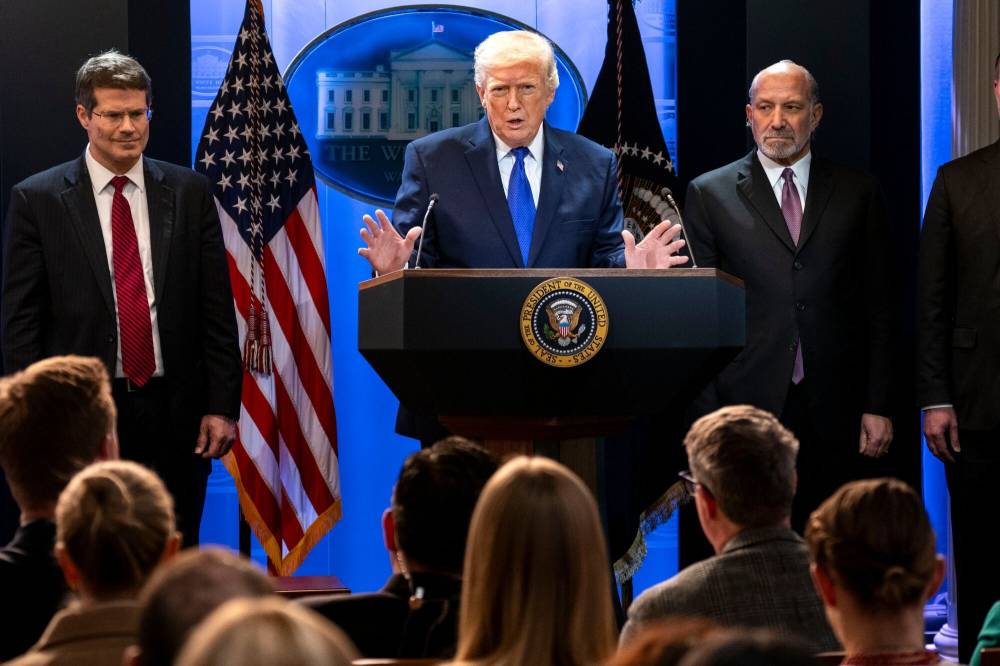 ترامب يفرض رسوماً شاملة جديدة بنسبة 10% بعد انتكاسة قضائية 